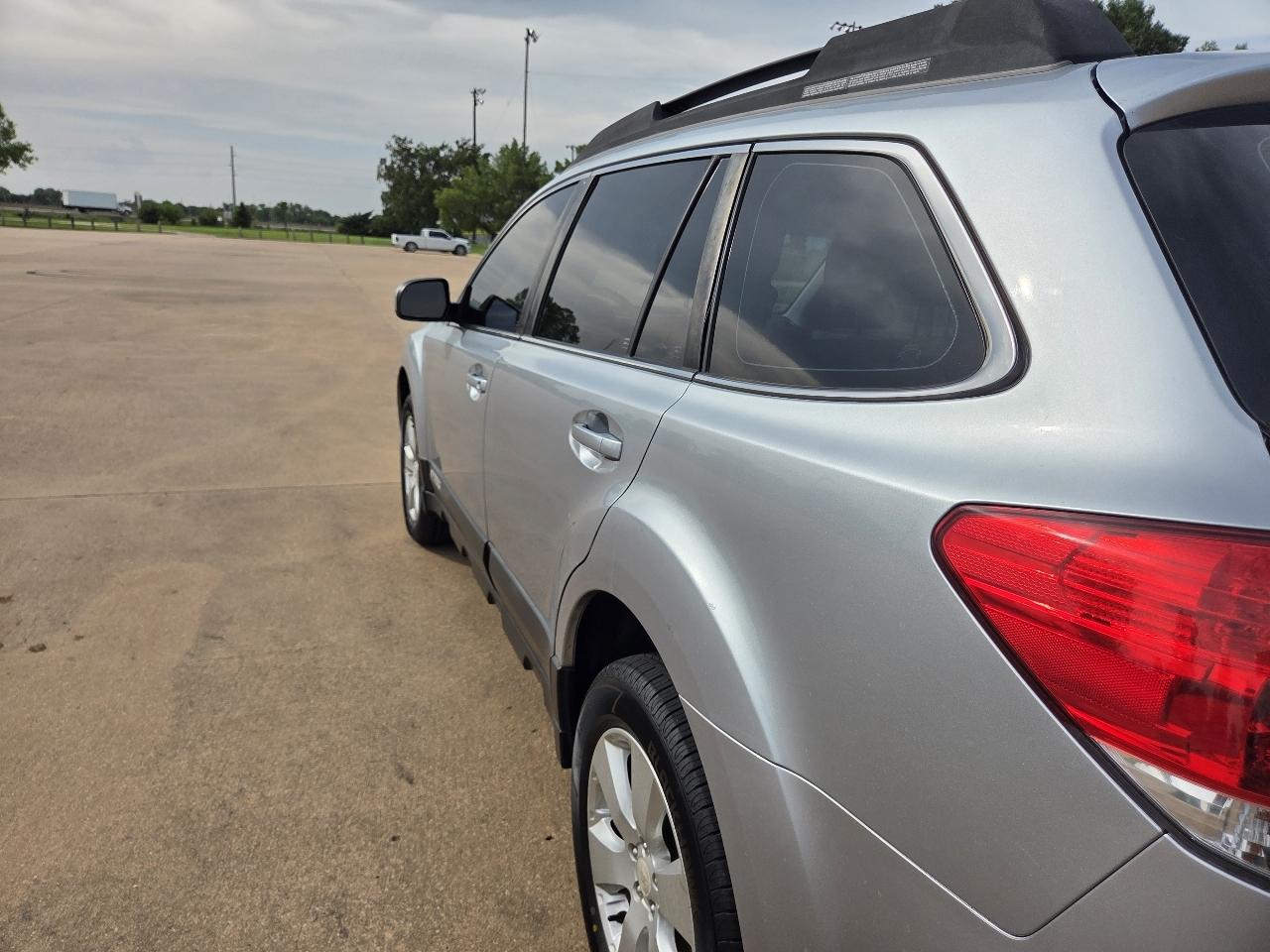 Subaru Outback 4dr Wgn H4 Auto 2.5i 2012