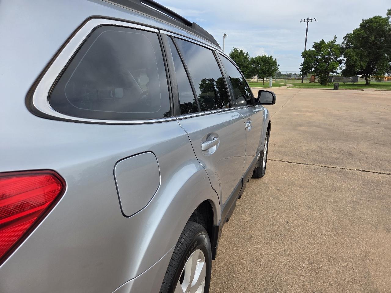 Subaru Outback 4dr Wgn H4 Auto 2.5i 2012