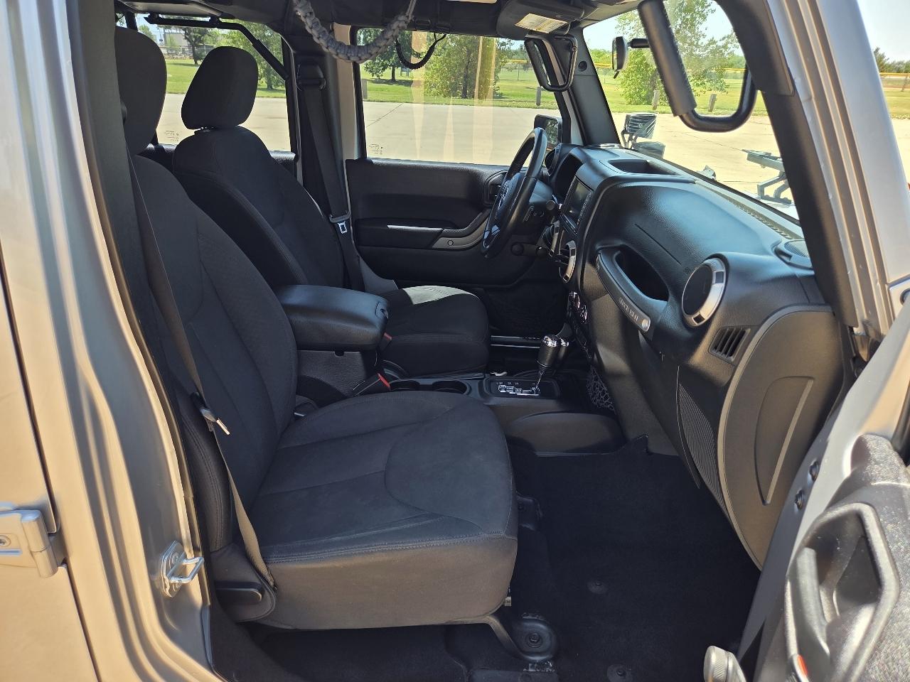 Jeep Wrangler Unlimited 4WD 4dr Sport 2015