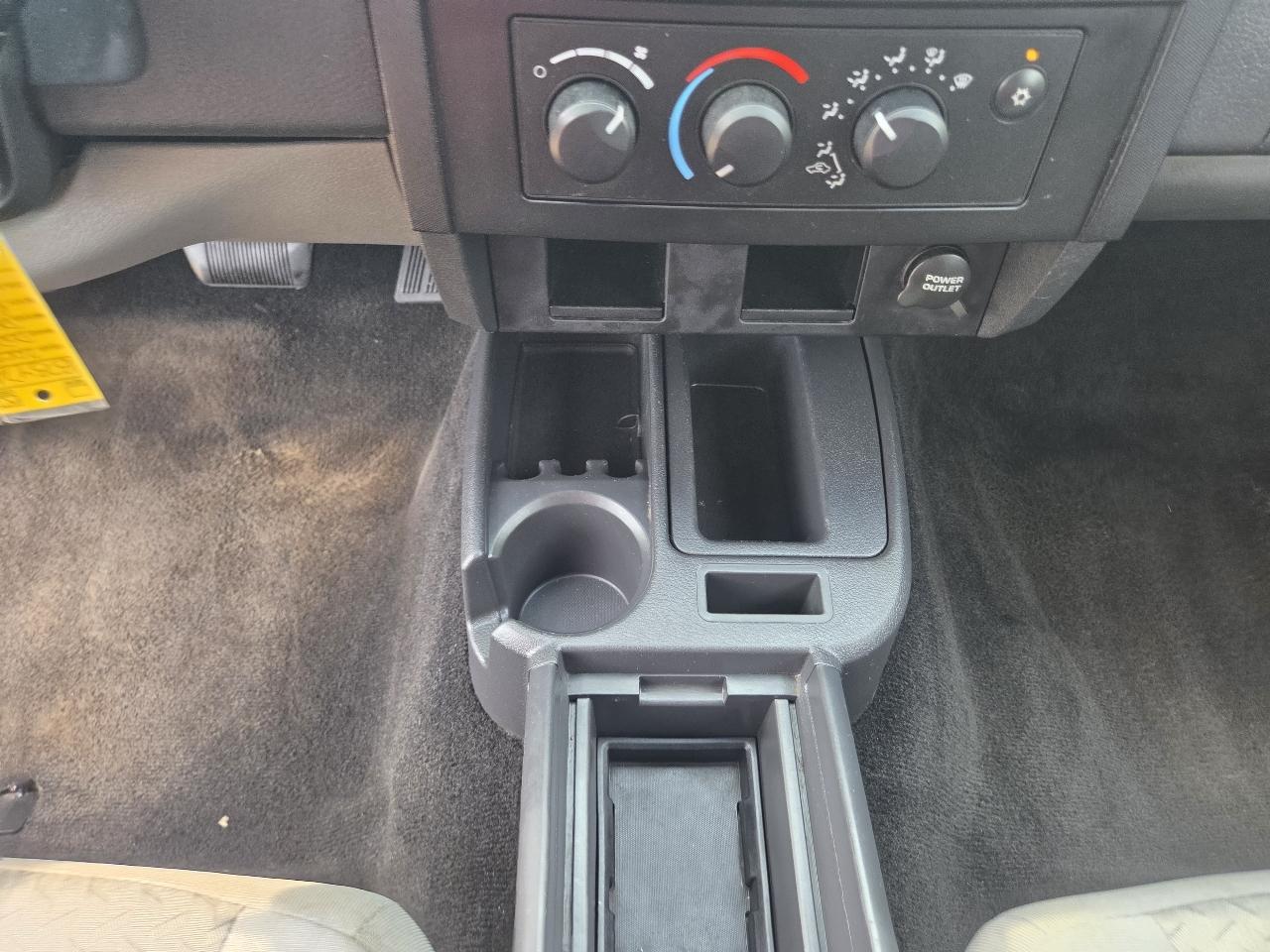 Dodge Dakota 2WD Crew Cab SXT 2008