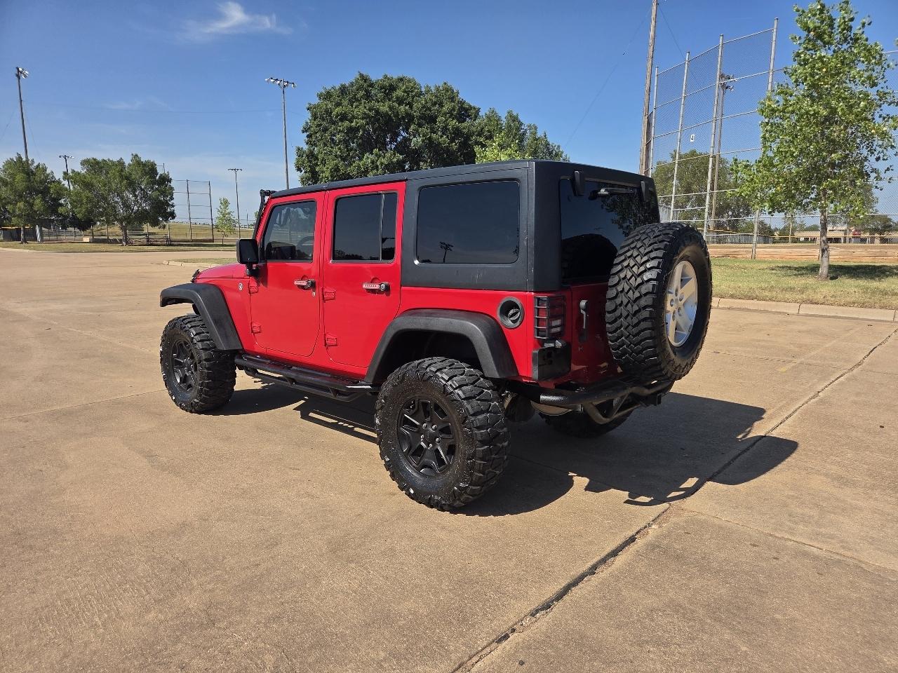Jeep Wrangler Unlimited 4WD 4dr Sahara 2014