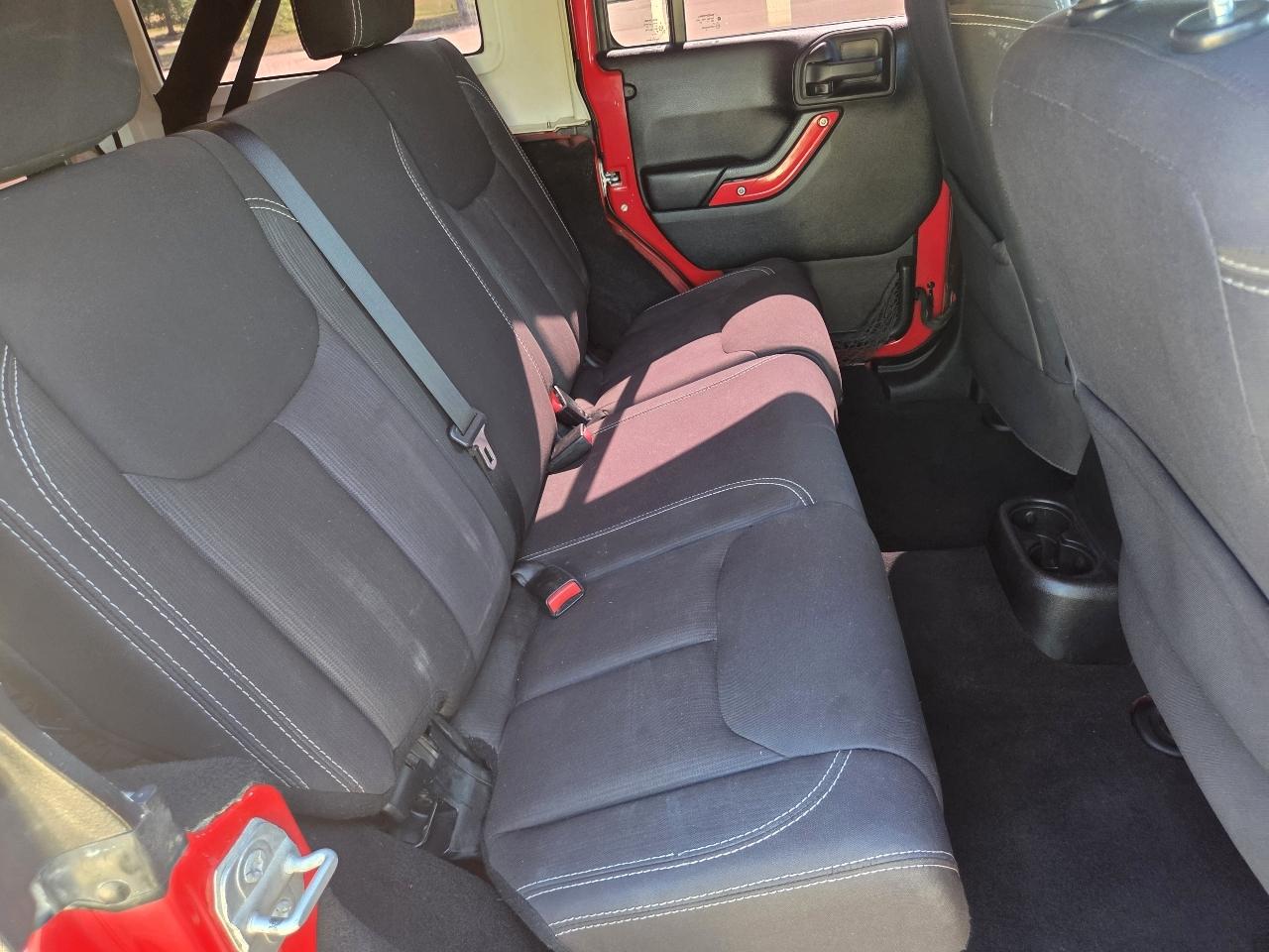 Jeep Wrangler Unlimited 4WD 4dr Sahara 2014