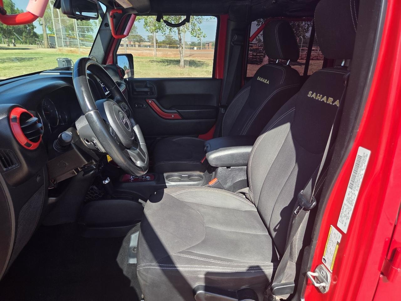 Jeep Wrangler Unlimited 4WD 4dr Sahara 2014