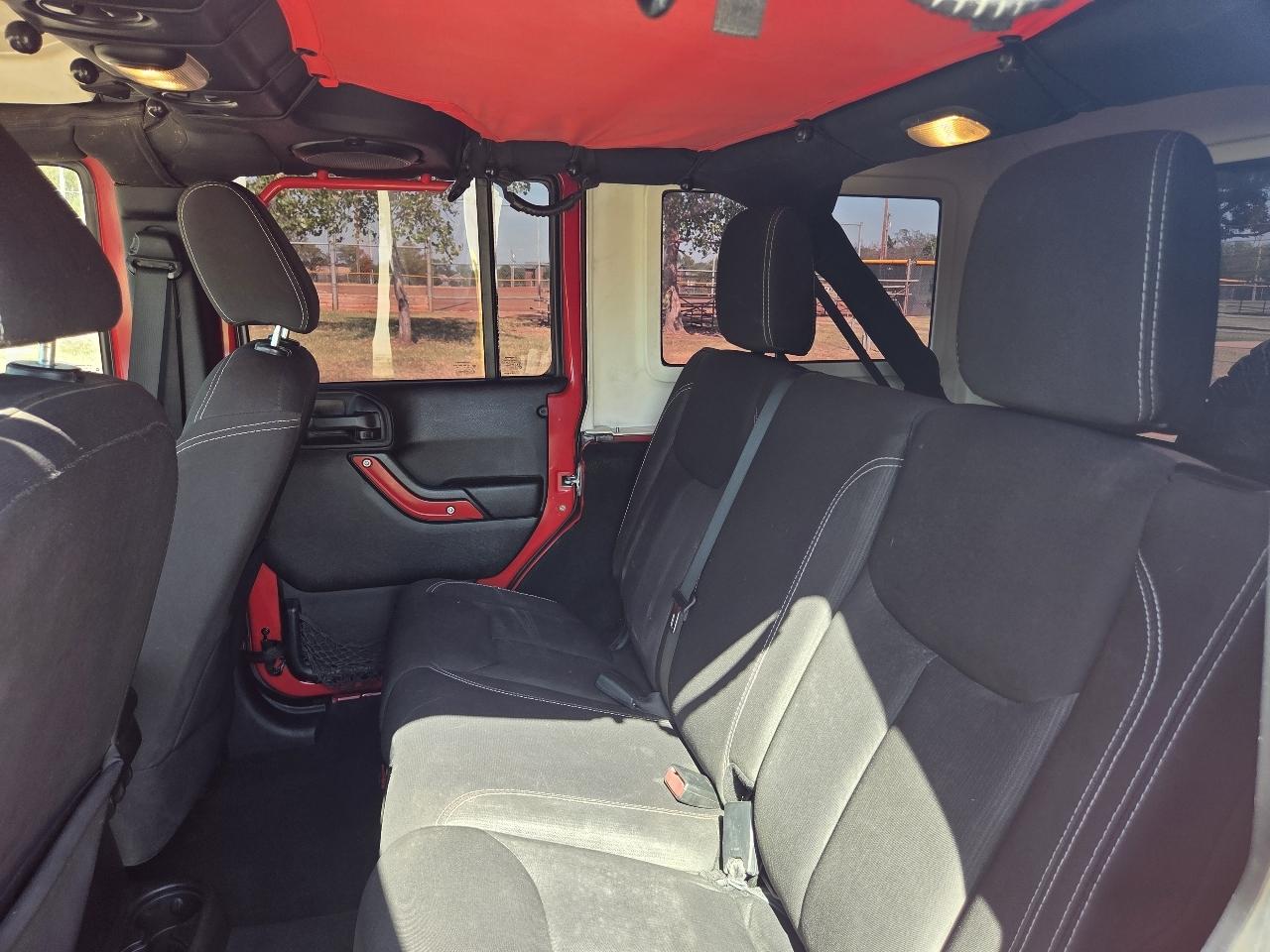 Jeep Wrangler Unlimited 4WD 4dr Sahara 2014