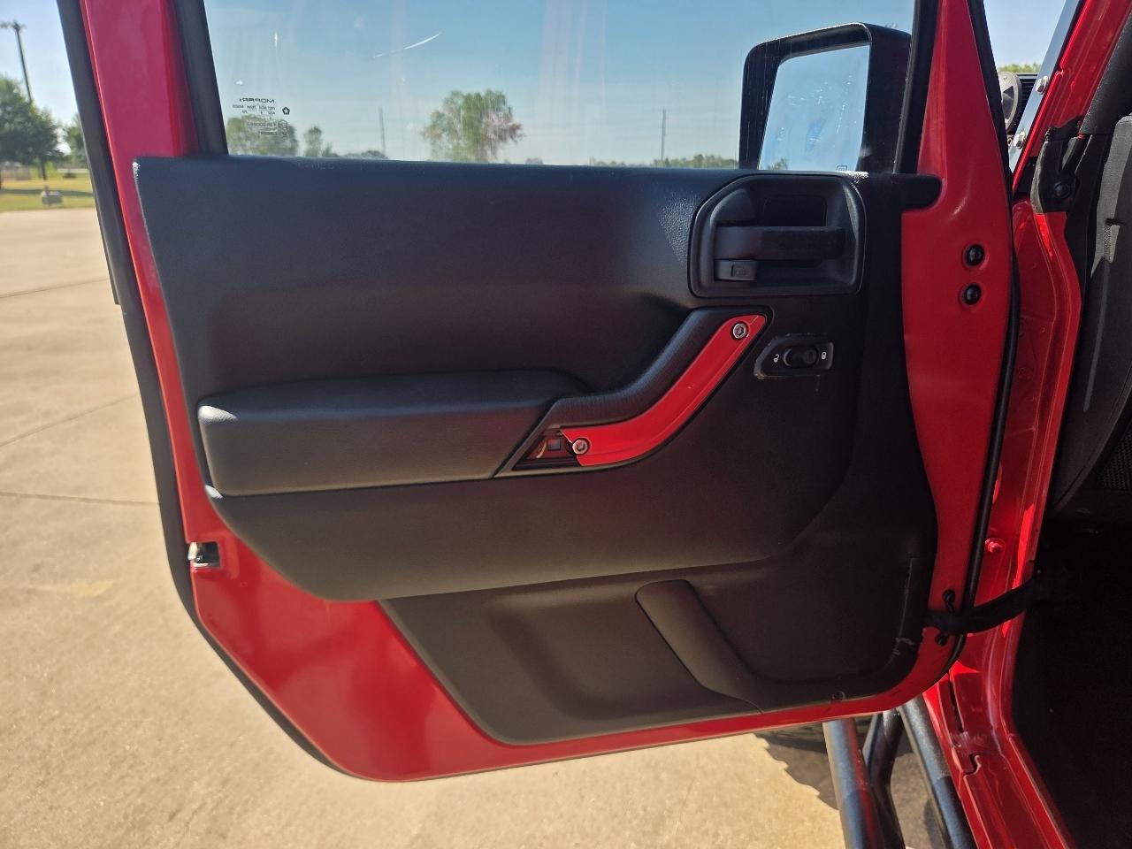 Jeep Wrangler Unlimited 4WD 4dr Sahara 2014
