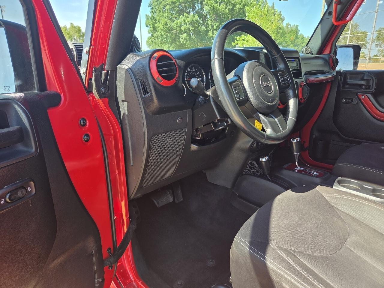 Jeep Wrangler Unlimited 4WD 4dr Sahara 2014