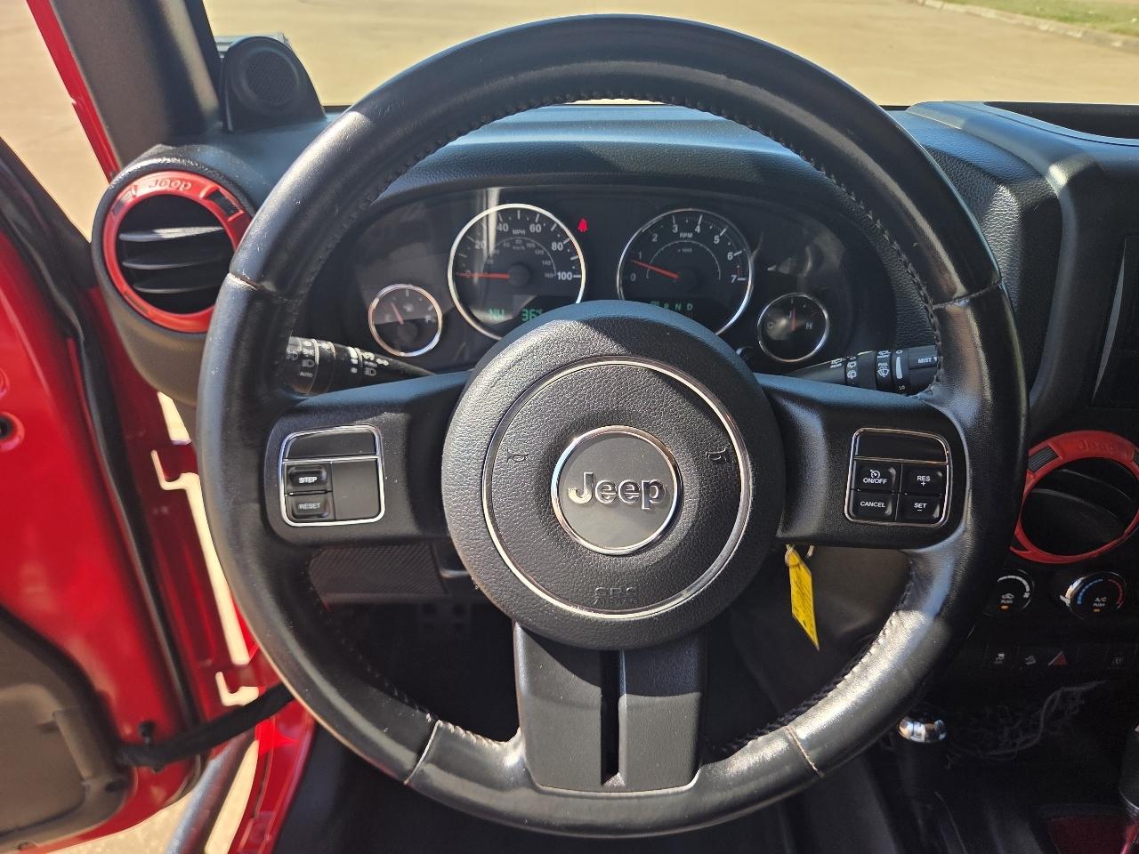 Jeep Wrangler Unlimited 4WD 4dr Sahara 2014