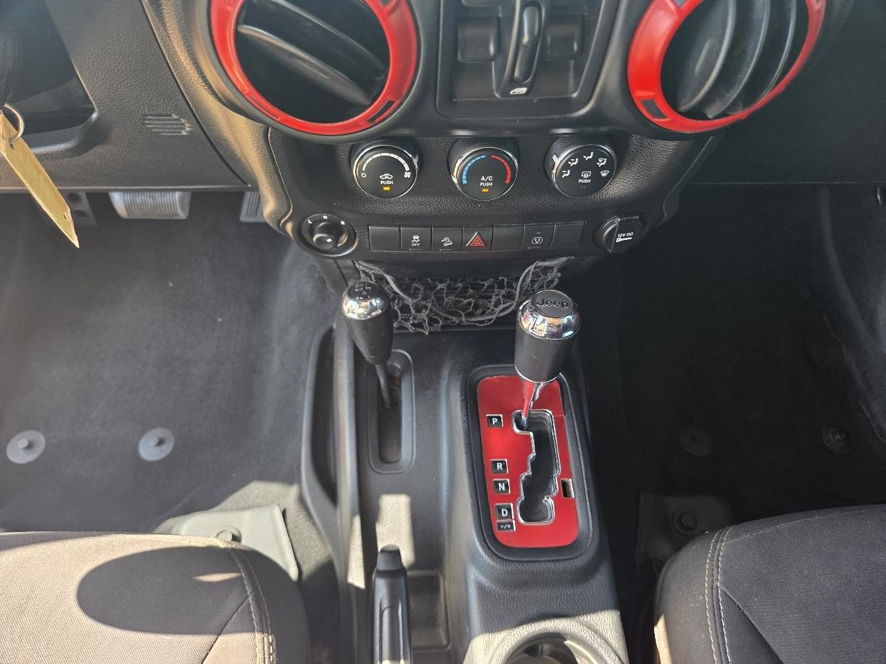 Jeep Wrangler Unlimited 4WD 4dr Sahara 2014