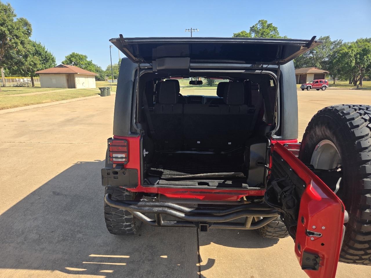Jeep Wrangler Unlimited 4WD 4dr Sahara 2014
