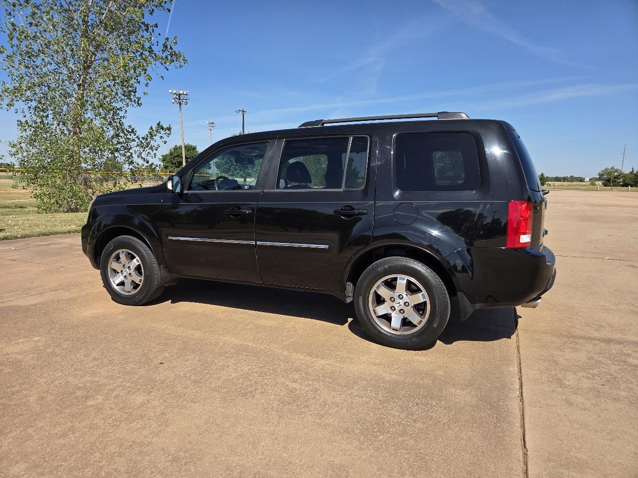 Honda Pilot 2WD 4dr Touring w/RES & Navi 2011