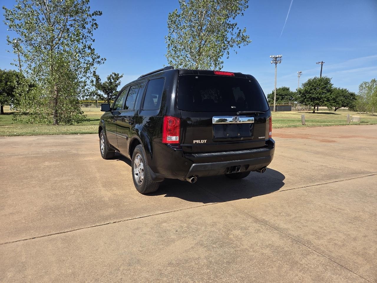 Honda Pilot 2WD 4dr Touring w/RES & Navi 2011