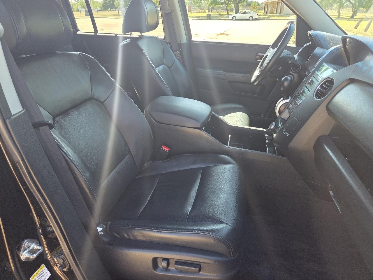 Honda Pilot 2WD 4dr Touring w/RES & Navi 2011