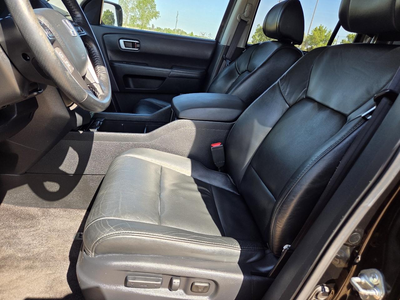 Honda Pilot 2WD 4dr Touring w/RES & Navi 2011