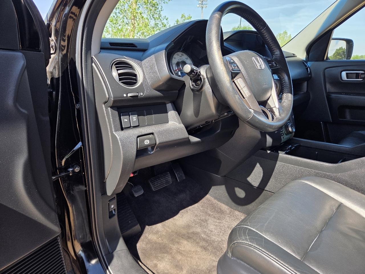 Honda Pilot 2WD 4dr Touring w/RES & Navi 2011