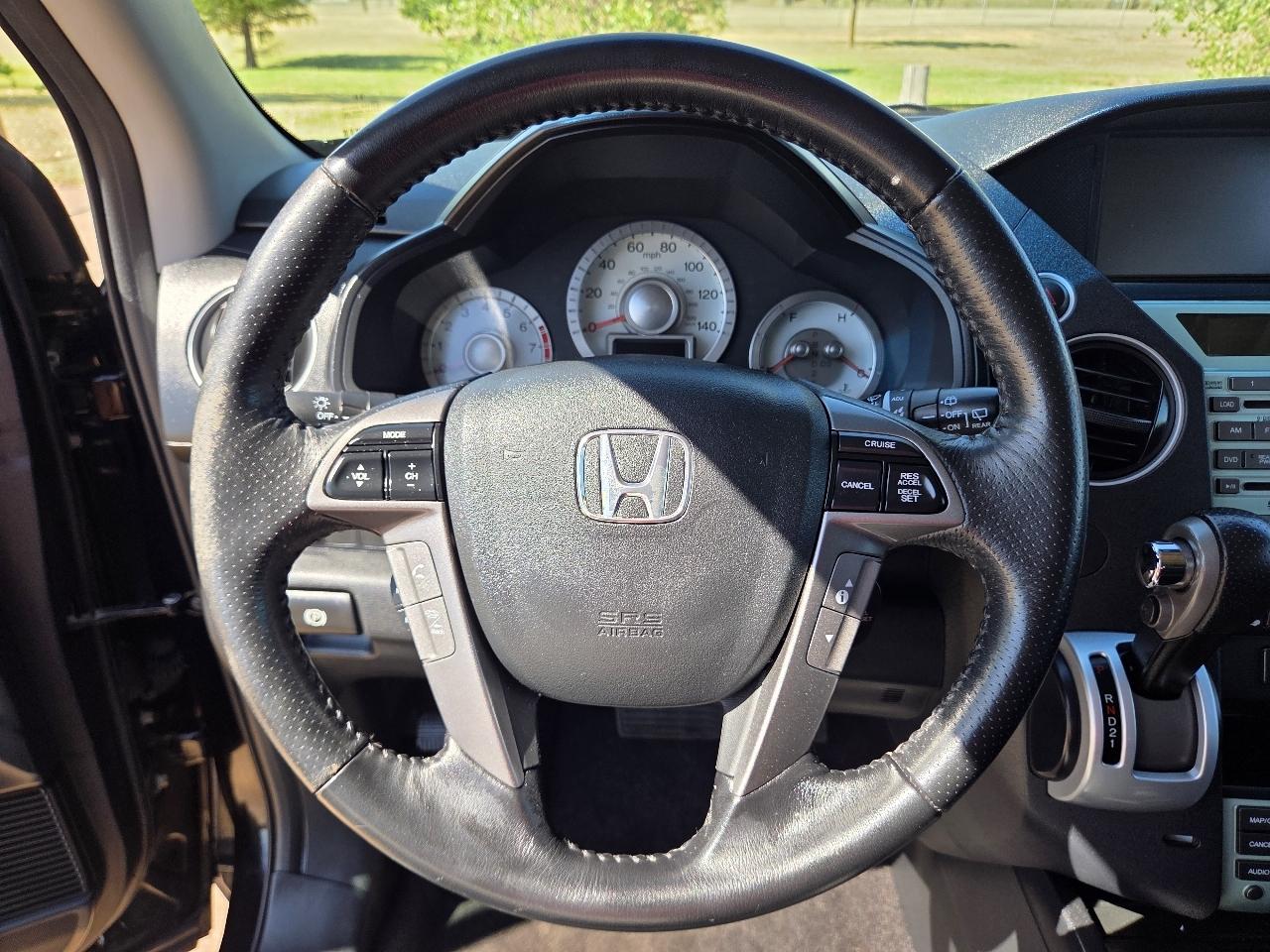 Honda Pilot 2WD 4dr Touring w/RES & Navi 2011