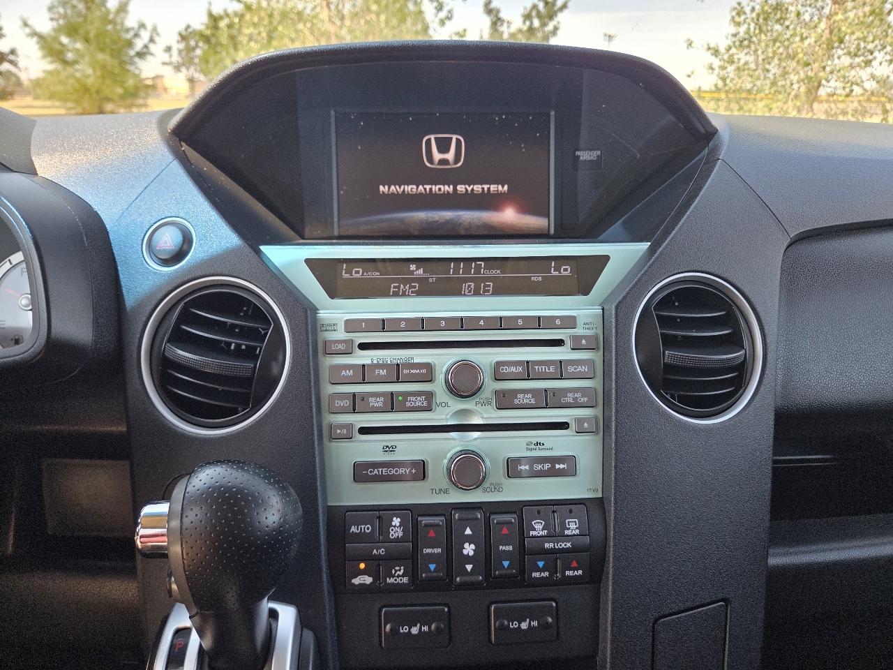 Honda Pilot 2WD 4dr Touring w/RES & Navi 2011