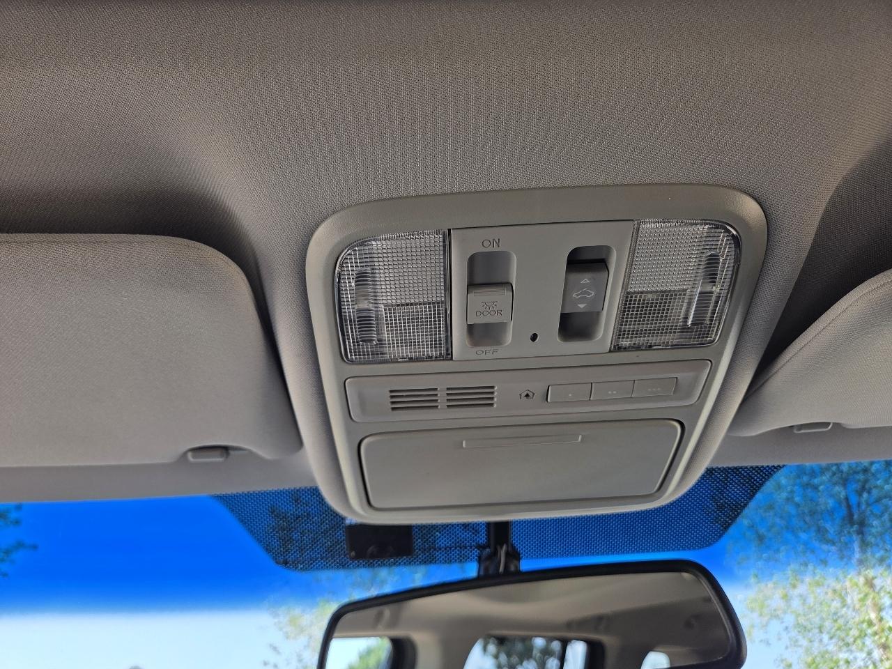 Honda Pilot 2WD 4dr Touring w/RES & Navi 2011