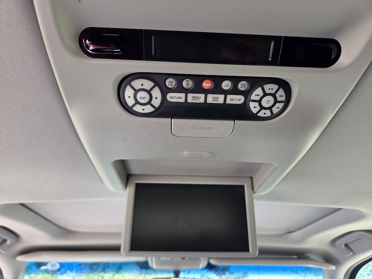 Honda Pilot 2WD 4dr Touring w/RES & Navi 2011