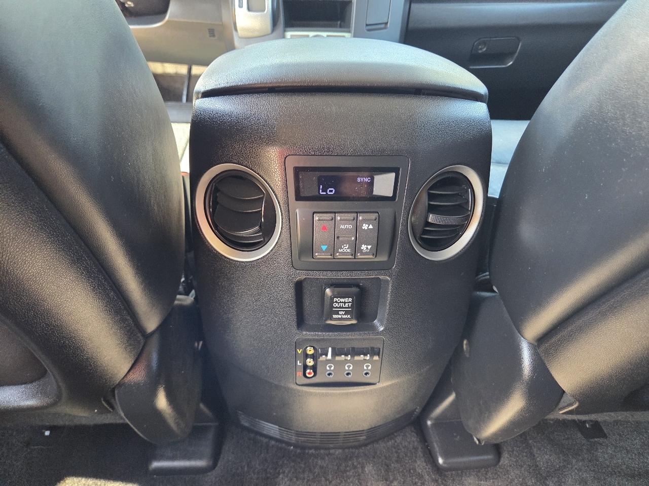 Honda Pilot 2WD 4dr Touring w/RES & Navi 2011