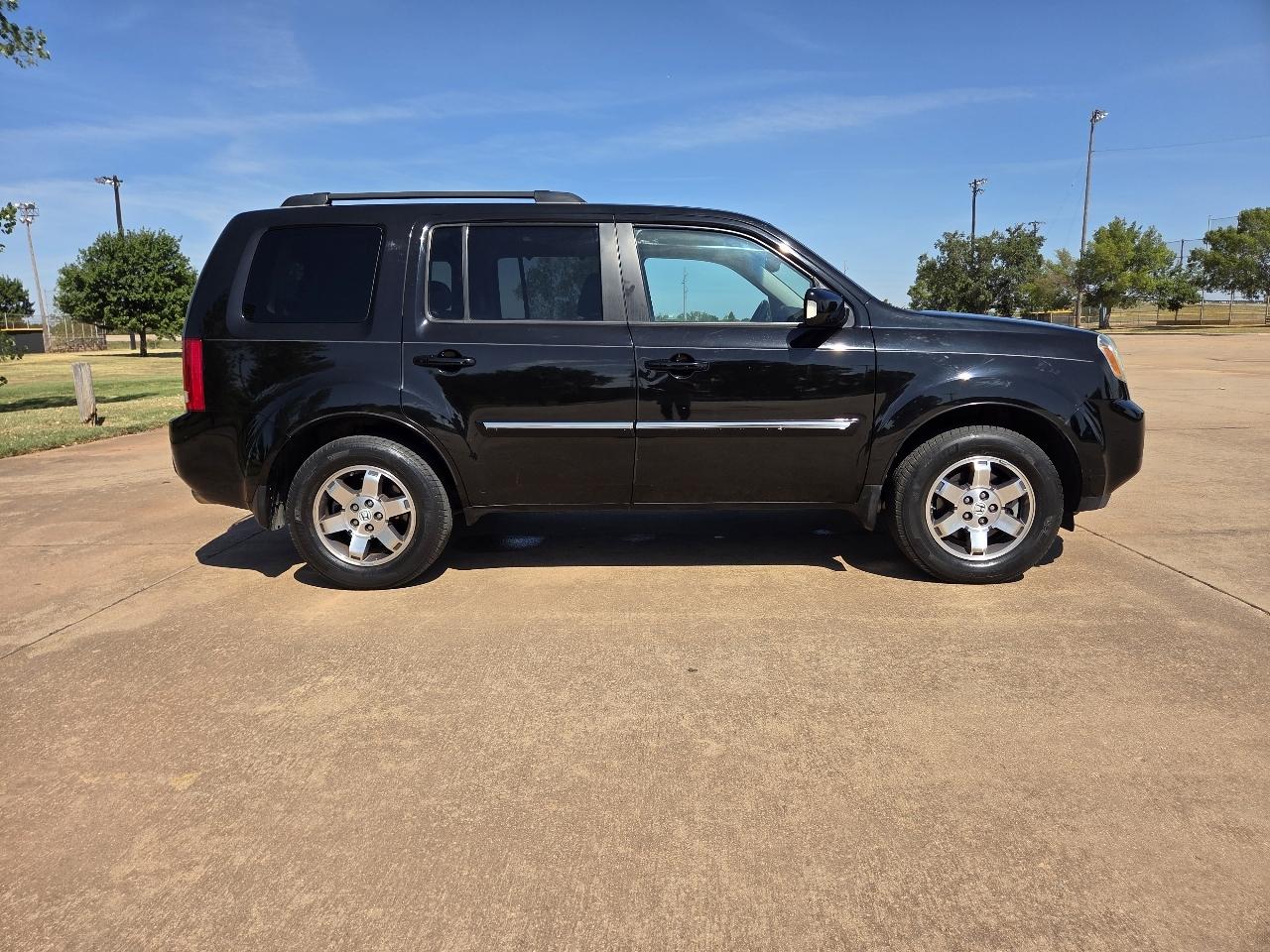 Honda Pilot 2WD 4dr Touring w/RES & Navi 2011