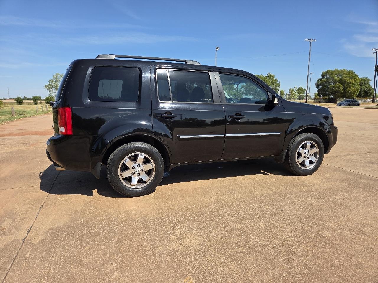 Honda Pilot 2WD 4dr Touring w/RES & Navi 2011