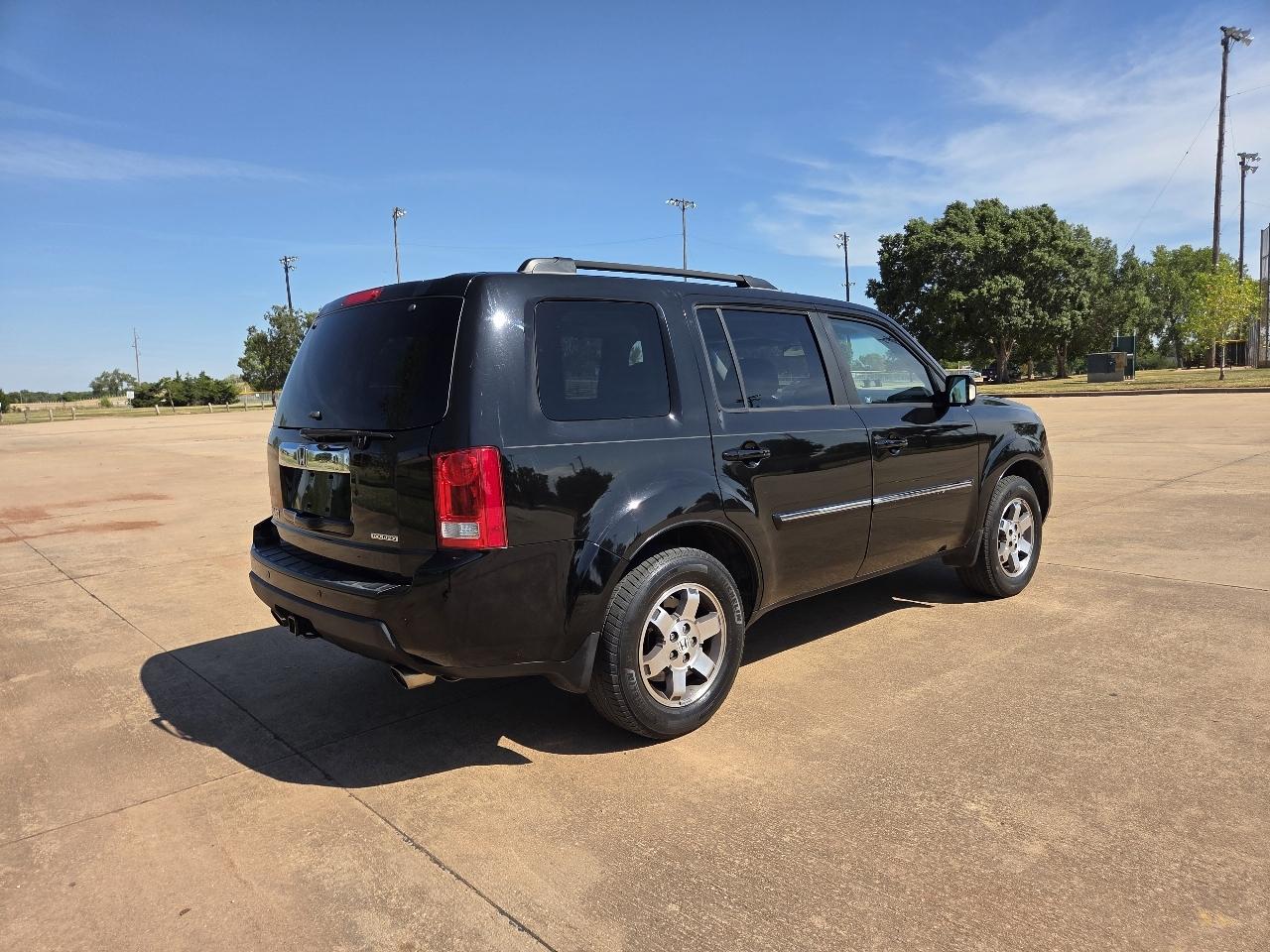 Honda Pilot 2WD 4dr Touring w/RES & Navi 2011
