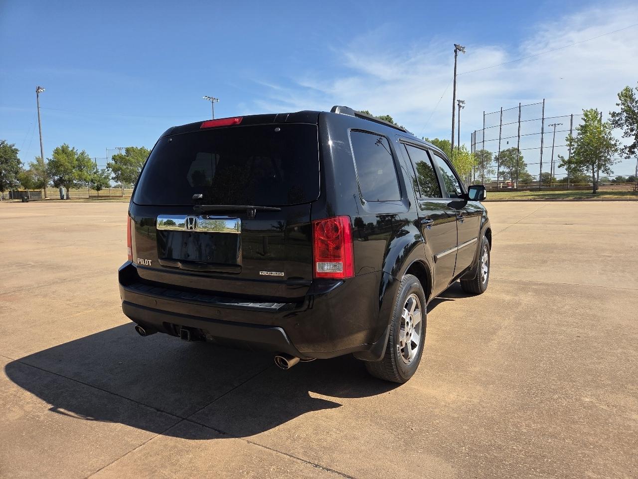 Honda Pilot 2WD 4dr Touring w/RES & Navi 2011