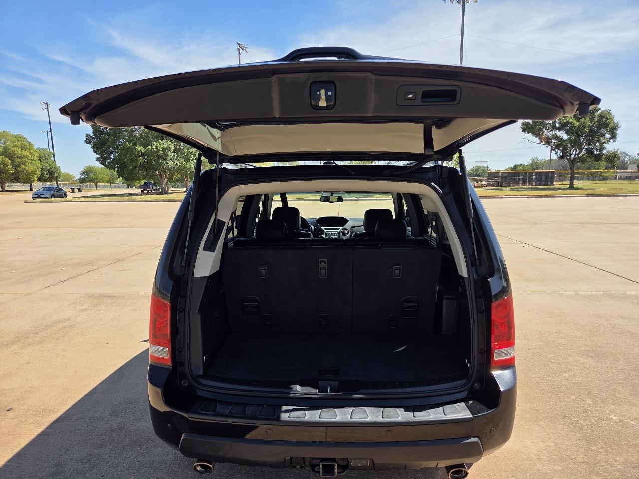 Honda Pilot 2WD 4dr Touring w/RES & Navi 2011