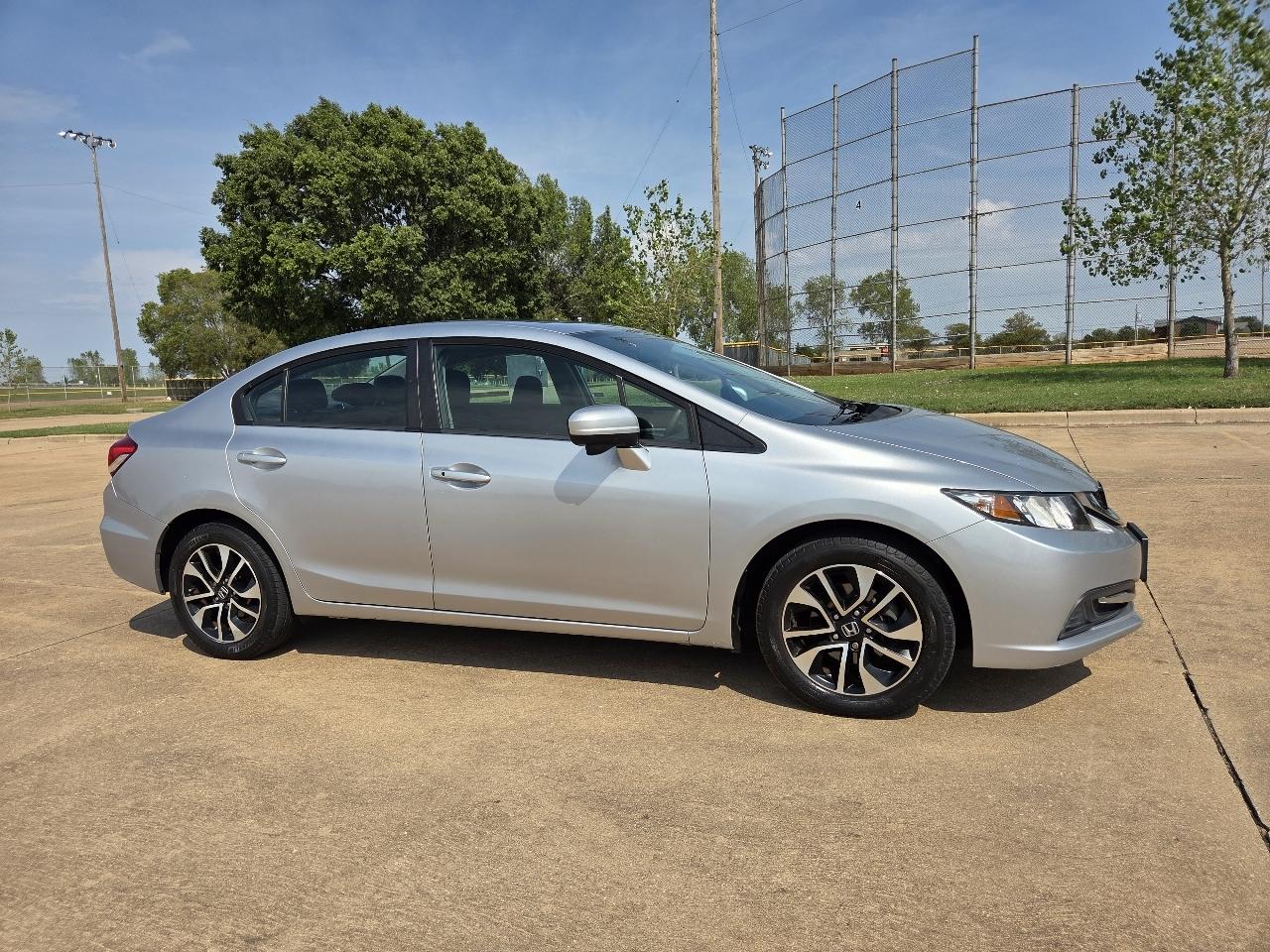 Honda Civic Sedan 4dr CVT EX 2015