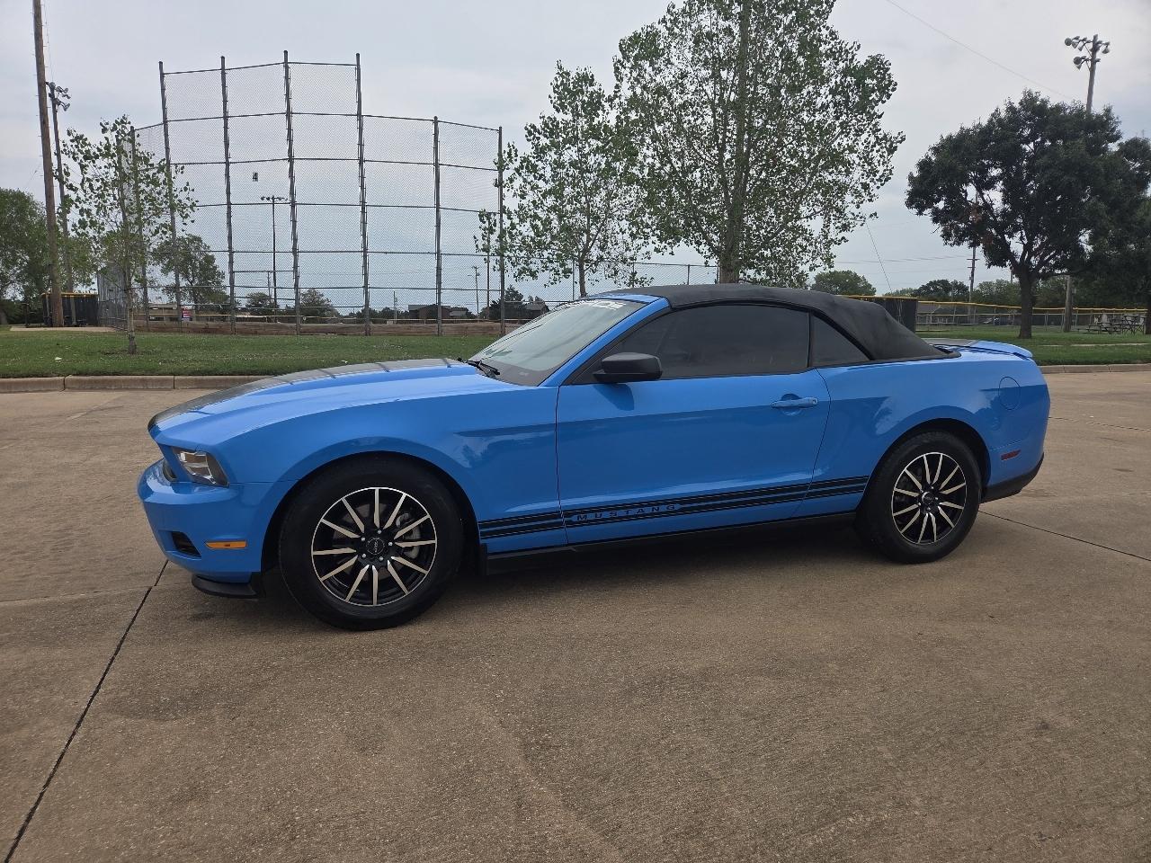 Ford Mustang 2dr Conv V6 2012