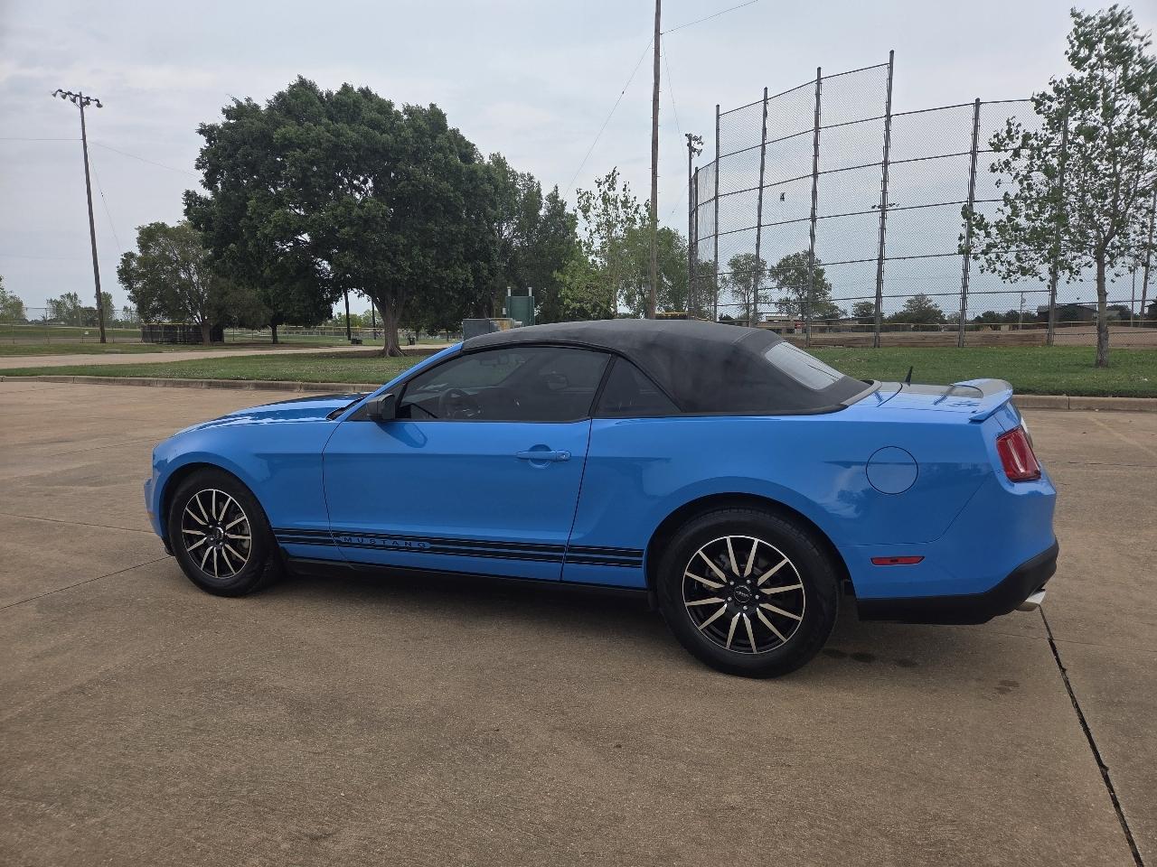 Ford Mustang 2dr Conv V6 2012