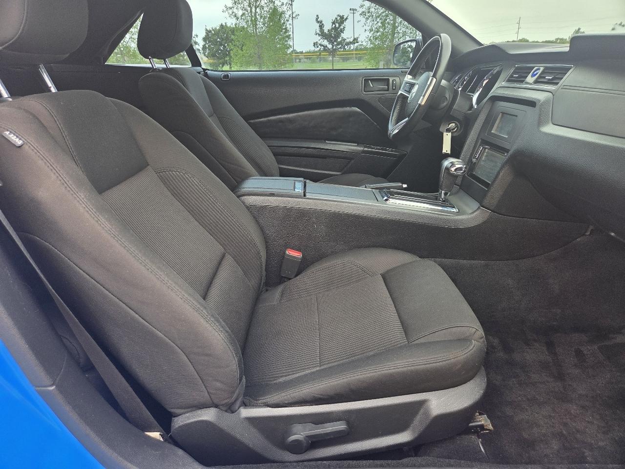 Ford Mustang 2dr Conv V6 2012
