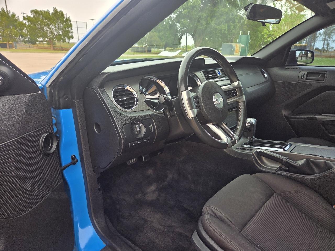 Ford Mustang 2dr Conv V6 2012