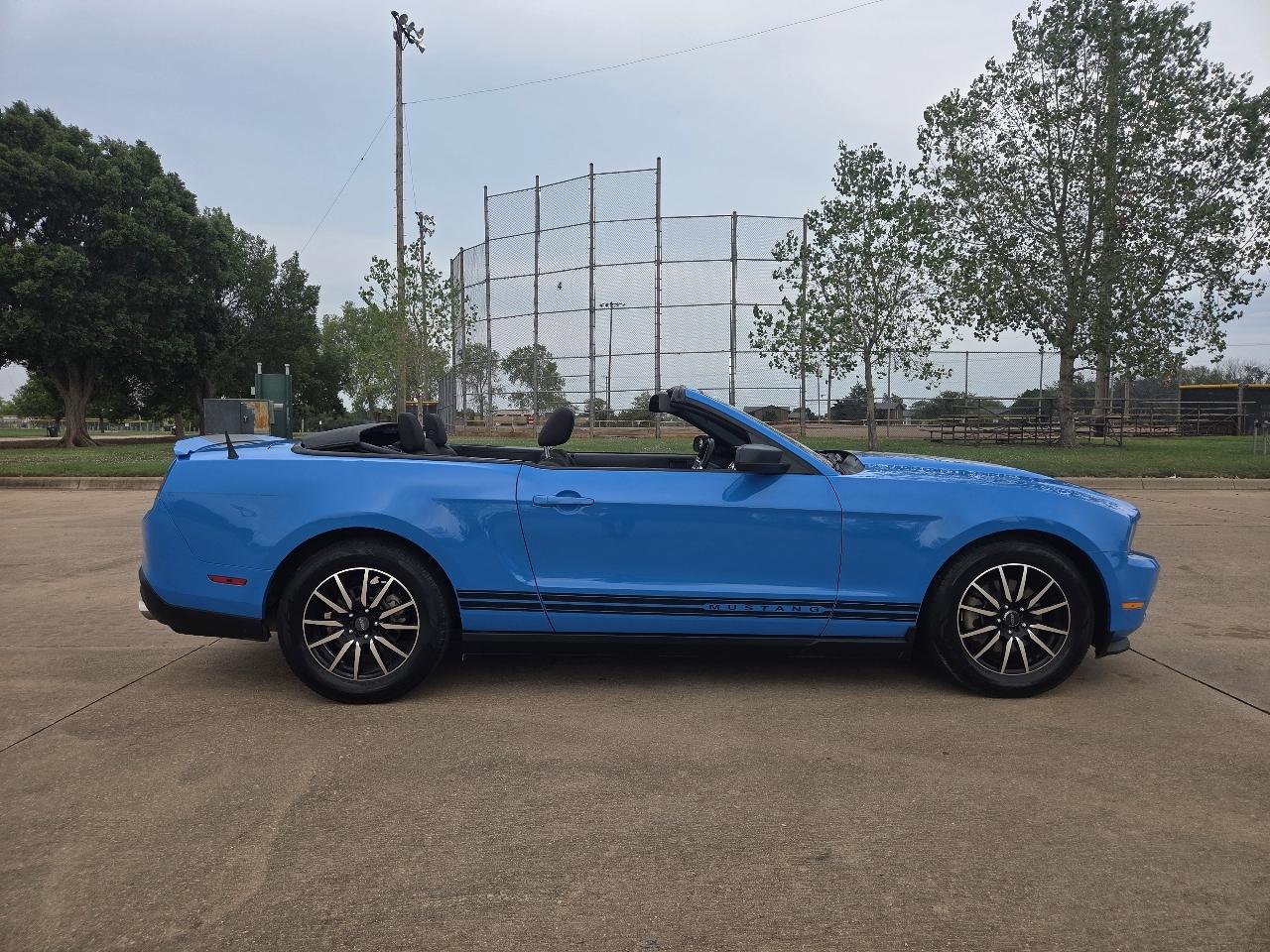 Ford Mustang 2dr Conv V6 2012