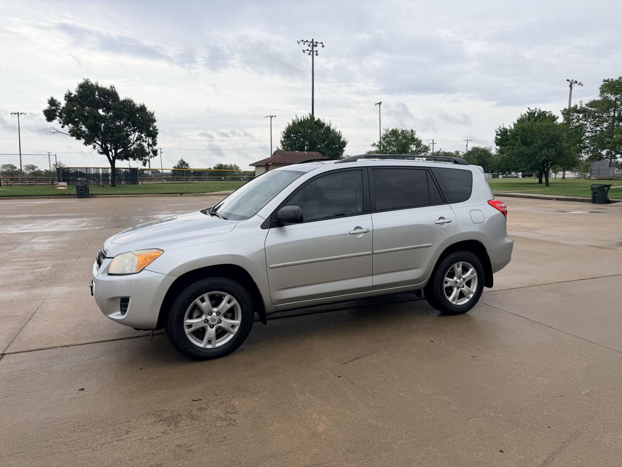 Toyota RAV4 FWD 4dr I4 (Natl) 2012