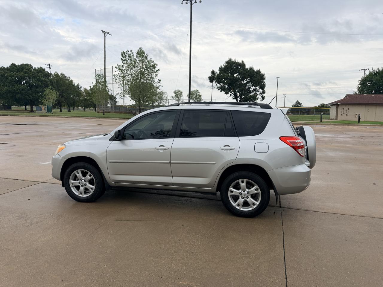 Toyota RAV4 FWD 4dr I4 (Natl) 2012