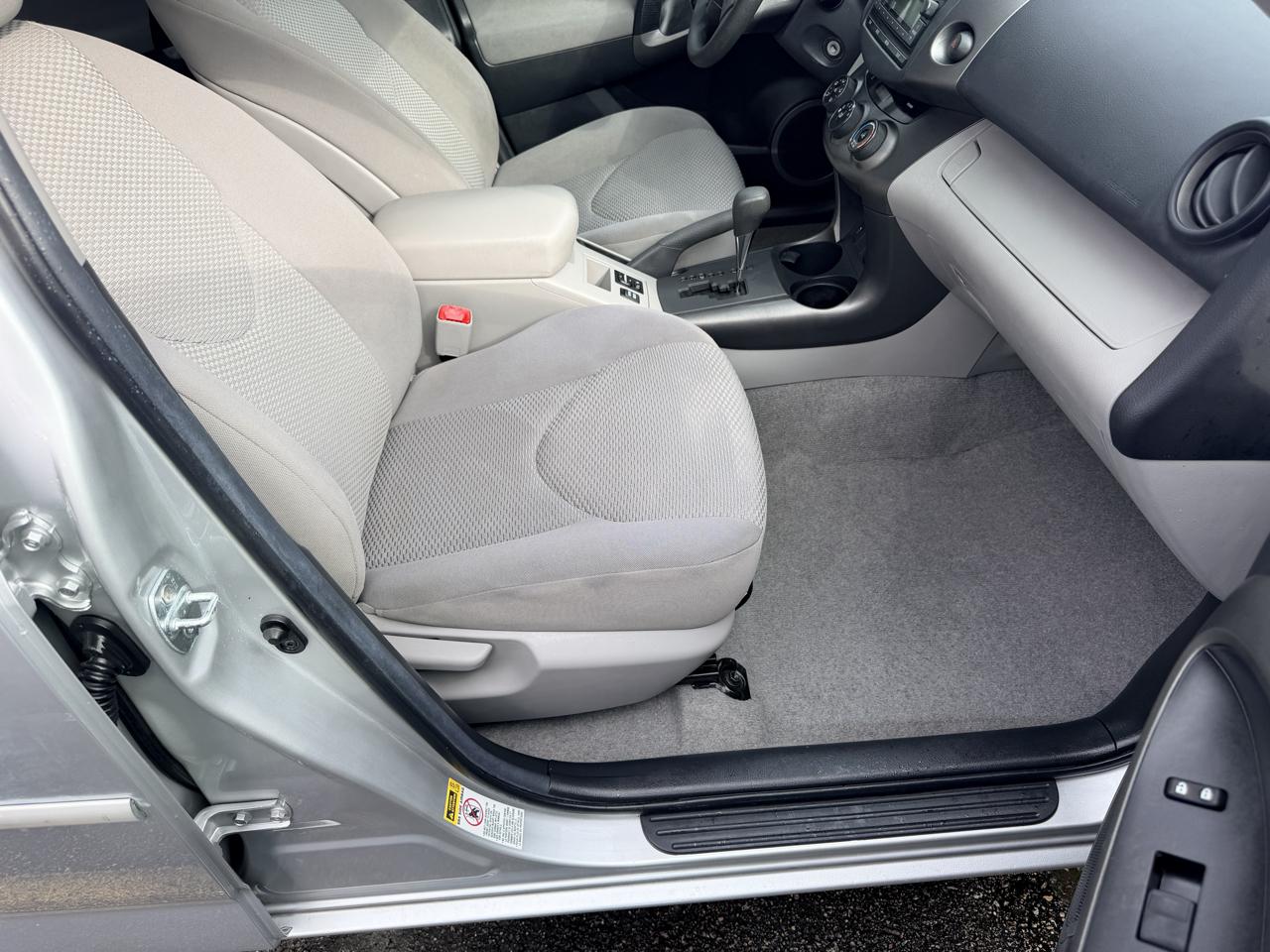 Toyota RAV4 FWD 4dr I4 (Natl) 2012