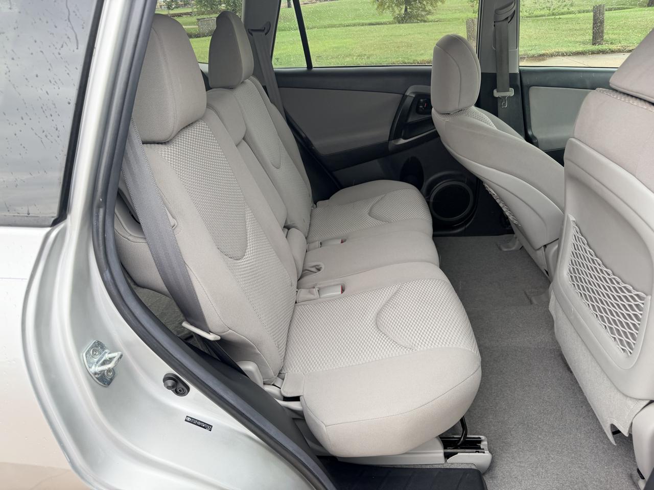 Toyota RAV4 FWD 4dr I4 (Natl) 2012