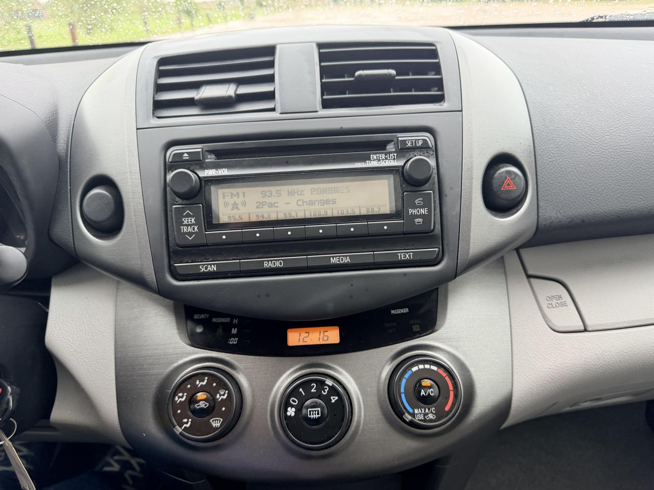 Toyota RAV4 FWD 4dr I4 (Natl) 2012