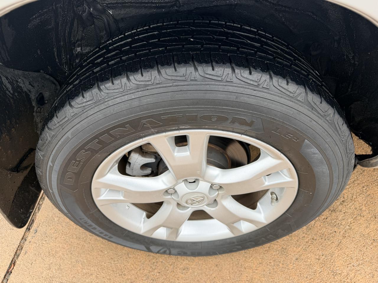 Toyota RAV4 FWD 4dr I4 (Natl) 2012