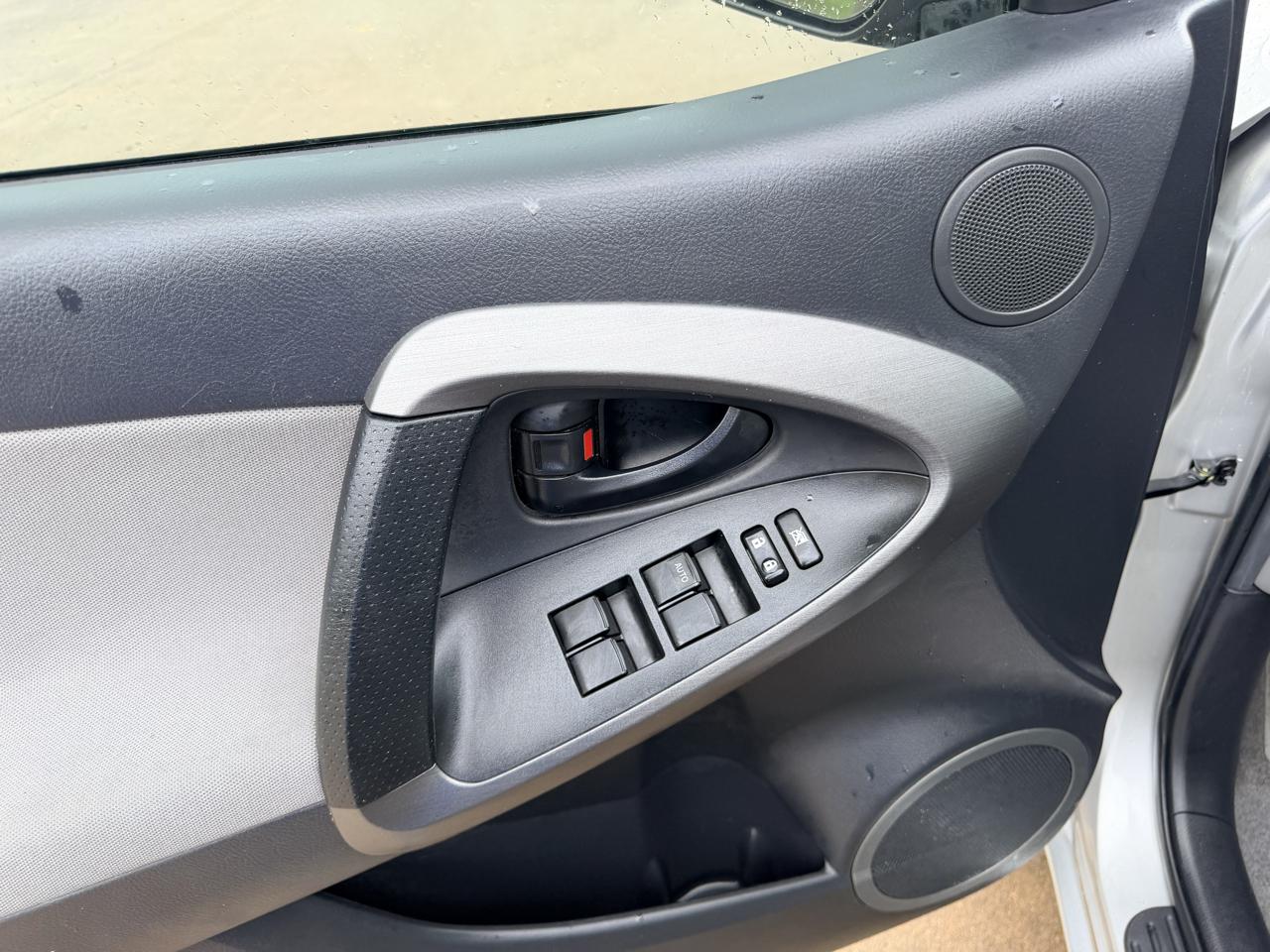 Toyota RAV4 FWD 4dr I4 (Natl) 2012
