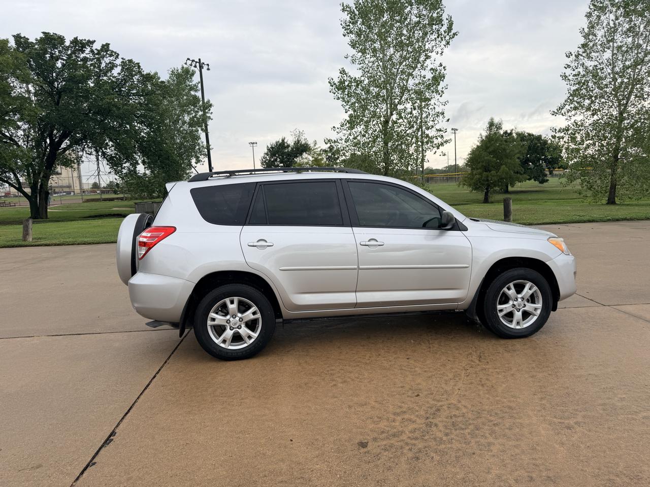 Toyota RAV4 FWD 4dr I4 (Natl) 2012