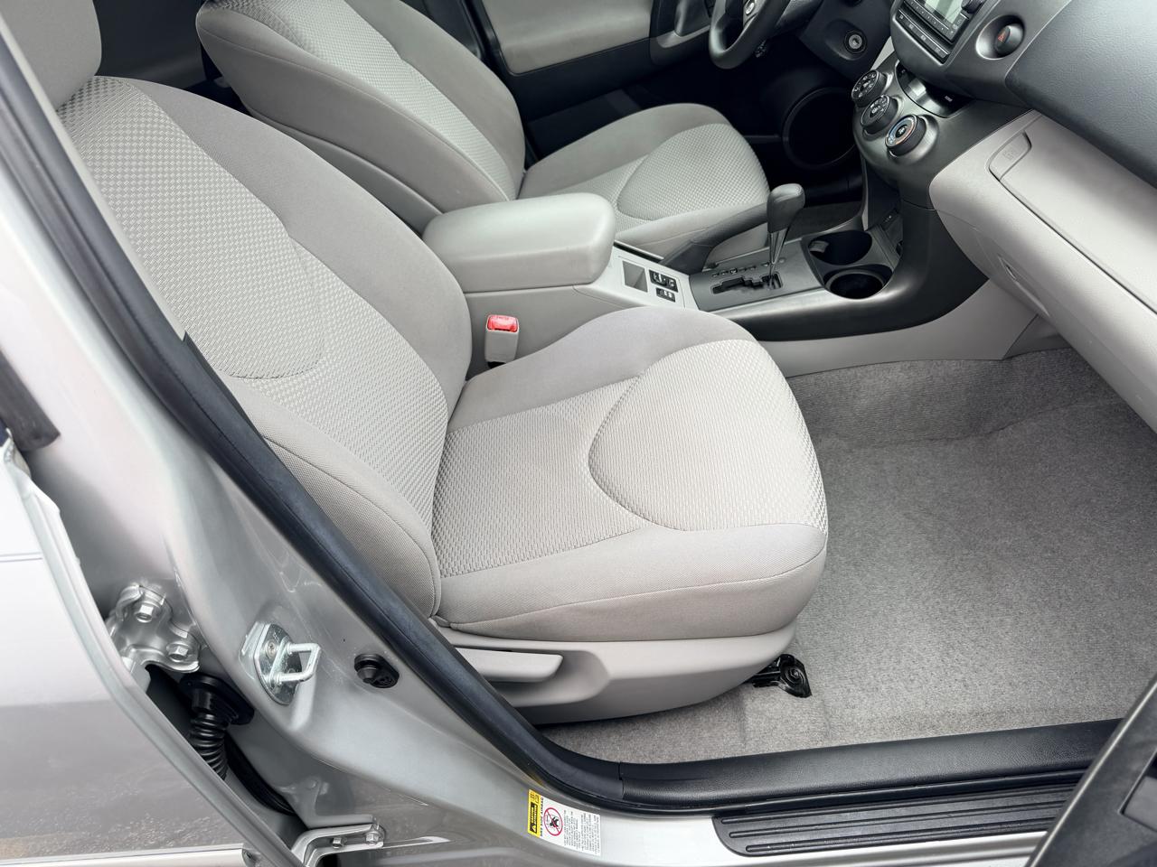Toyota RAV4 FWD 4dr I4 (Natl) 2012