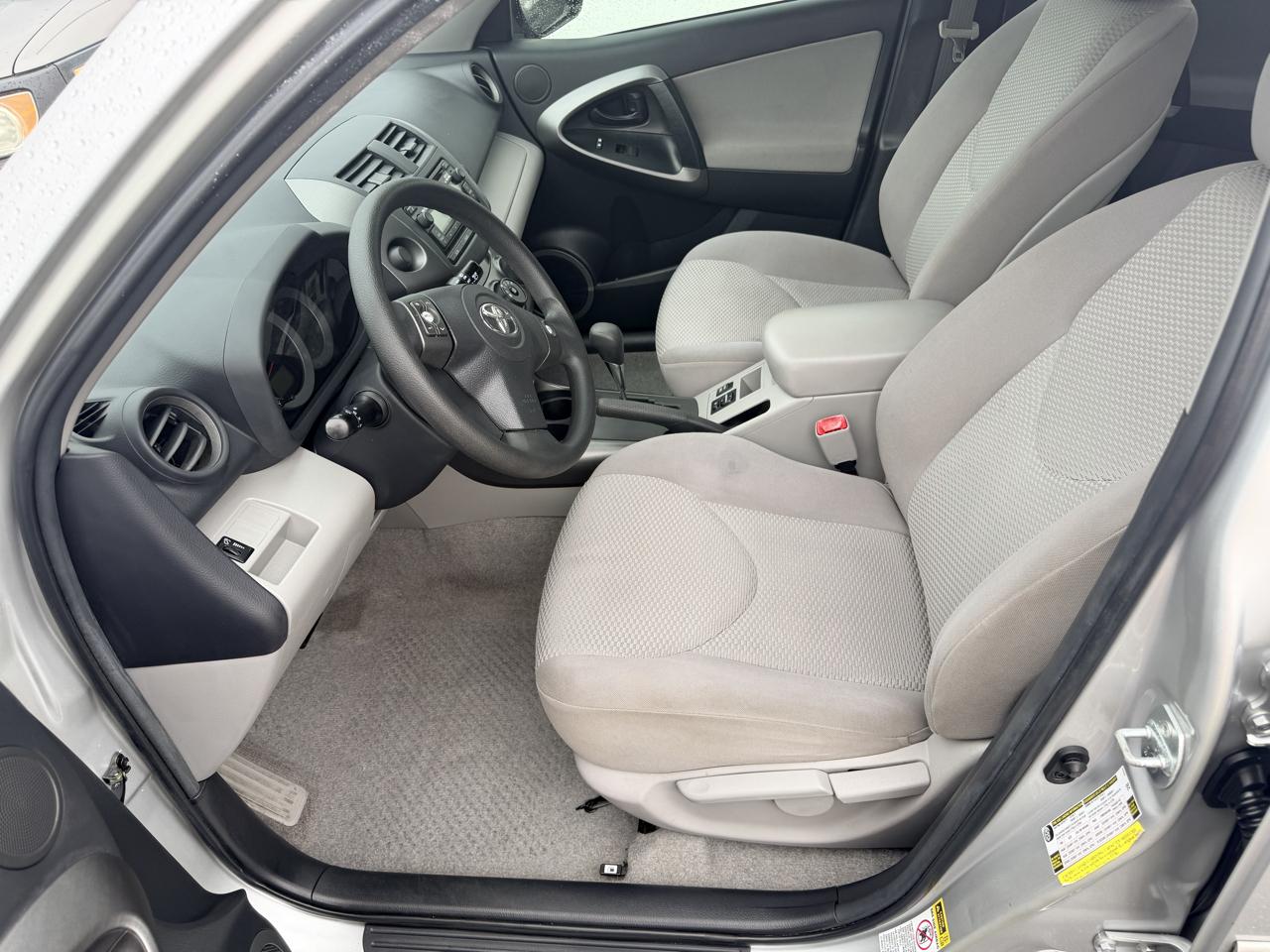 Toyota RAV4 FWD 4dr I4 (Natl) 2012