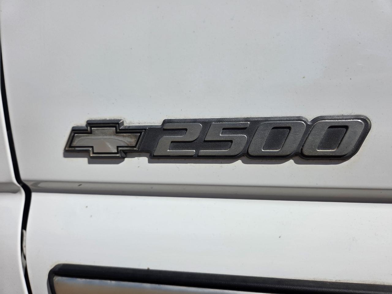 Chevrolet Silverado 2500 Ext Cab 143.5" WB LS 1999