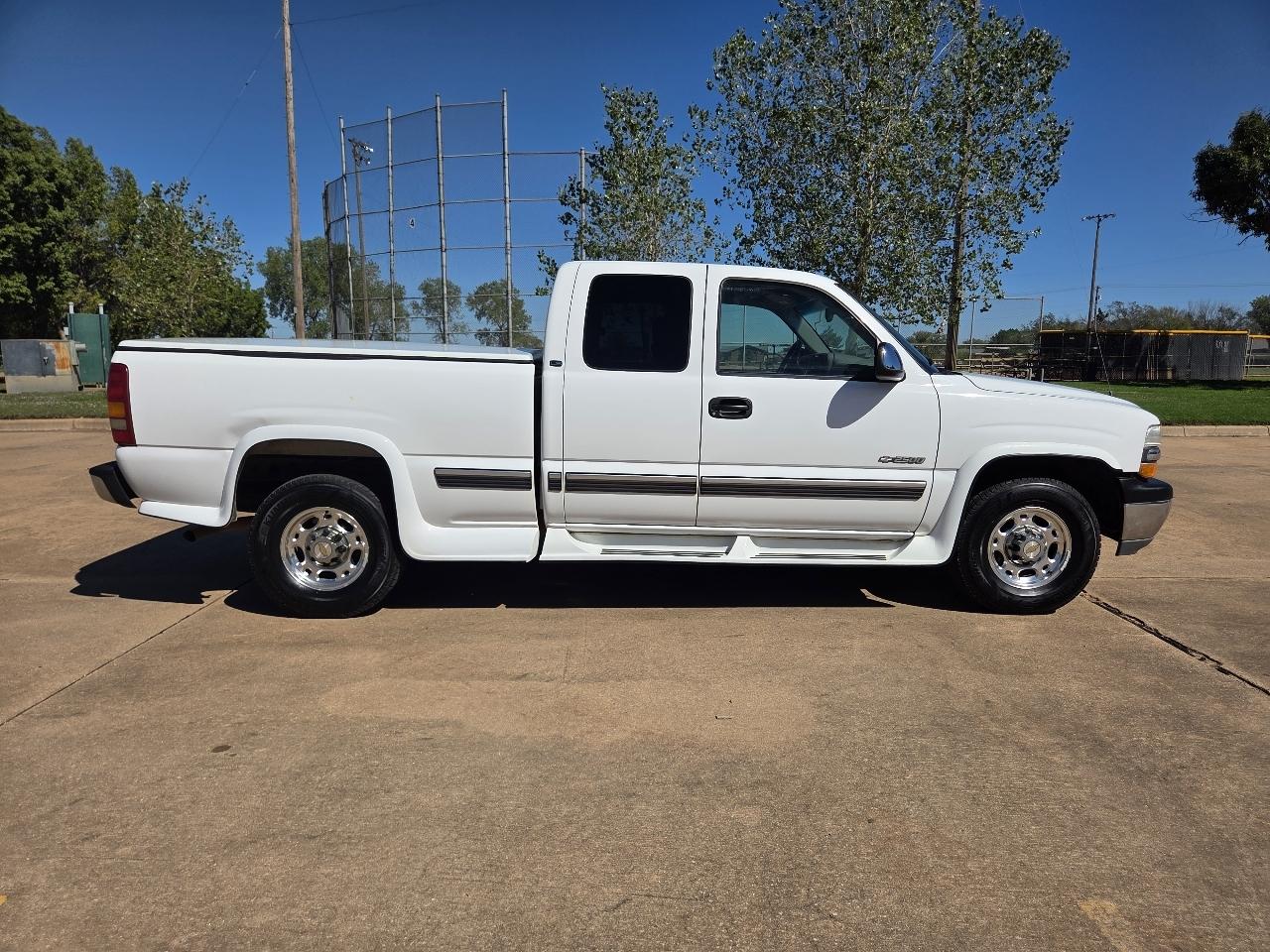 Chevrolet Silverado 2500 Ext Cab 143.5" WB LS 1999
