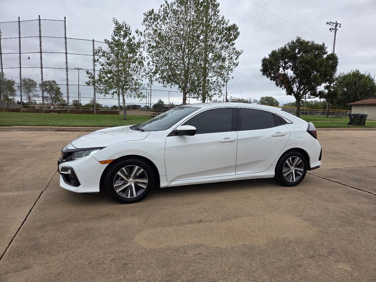 Honda Civic Hatchback LX CVT 2020