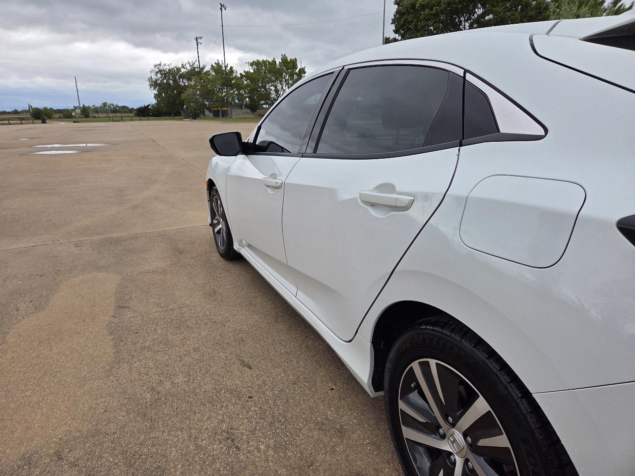 Honda Civic Hatchback LX CVT 2020