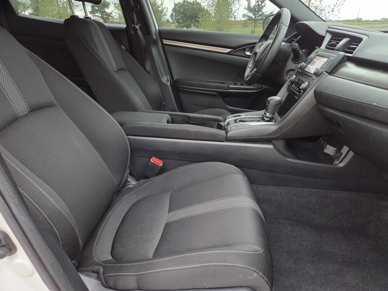 Honda Civic Hatchback LX CVT 2020