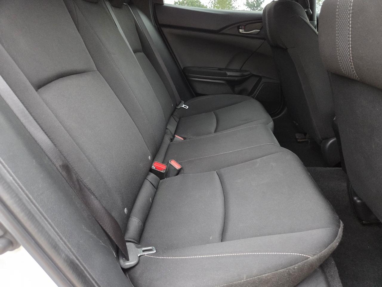 Honda Civic Hatchback LX CVT 2020